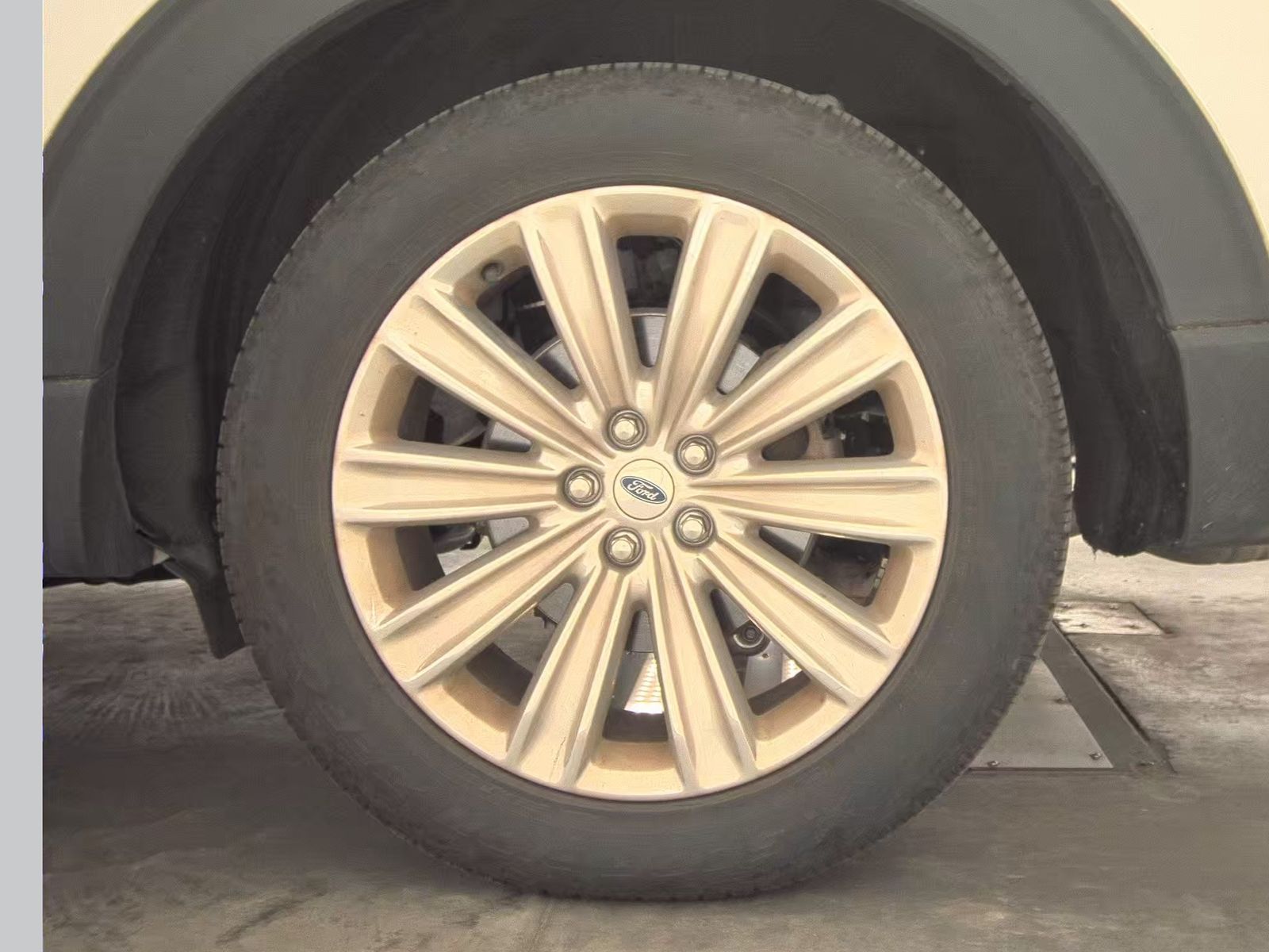 2023 Ford Explorer Limited FWD