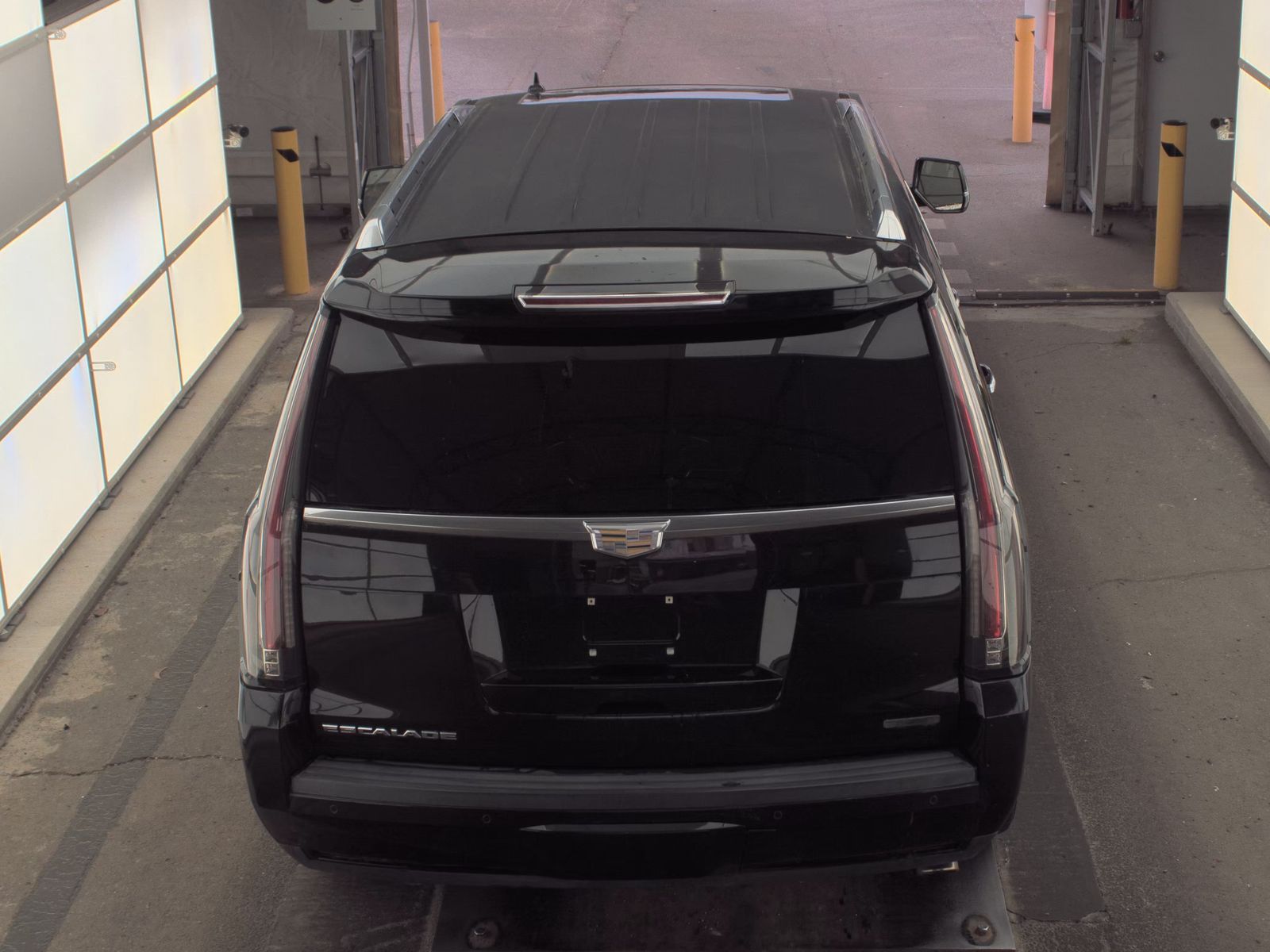 2016 Cadillac Escalade Luxury RWD