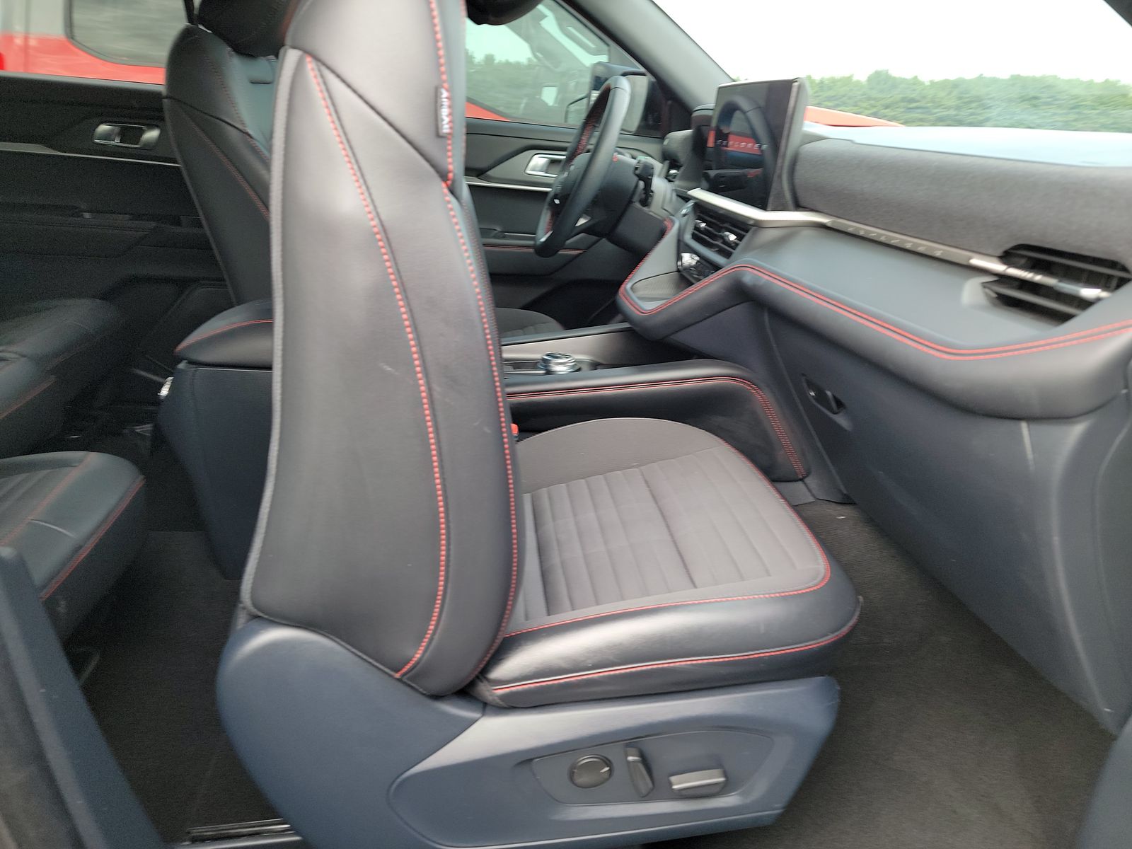 2025 Ford Explorer ST-Line AWD