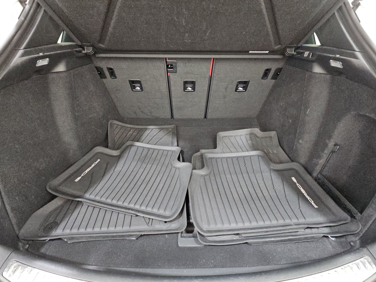 2022 Porsche Macan Base AWD