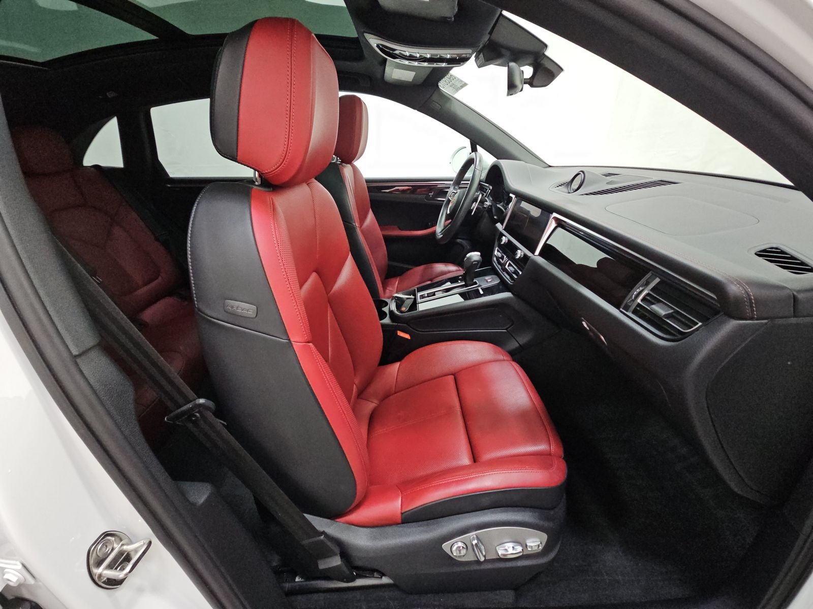 2022 Porsche Macan Base AWD