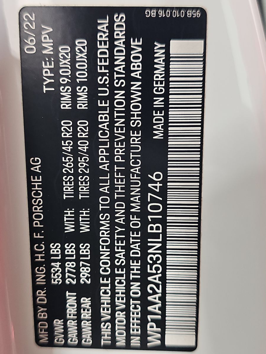 2022 Porsche Macan Base AWD