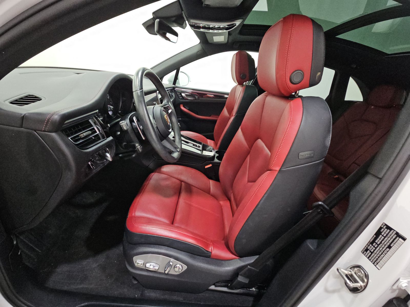 2022 Porsche Macan Base AWD