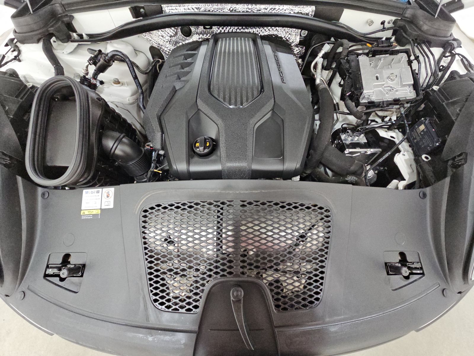 2022 Porsche Macan Base AWD