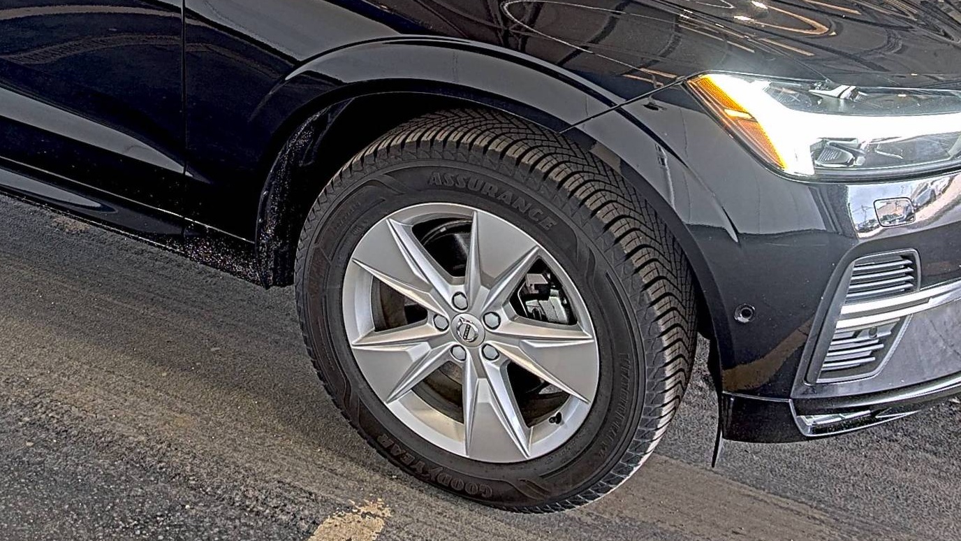2022 Volvo XC60 B5 Momentum AWD