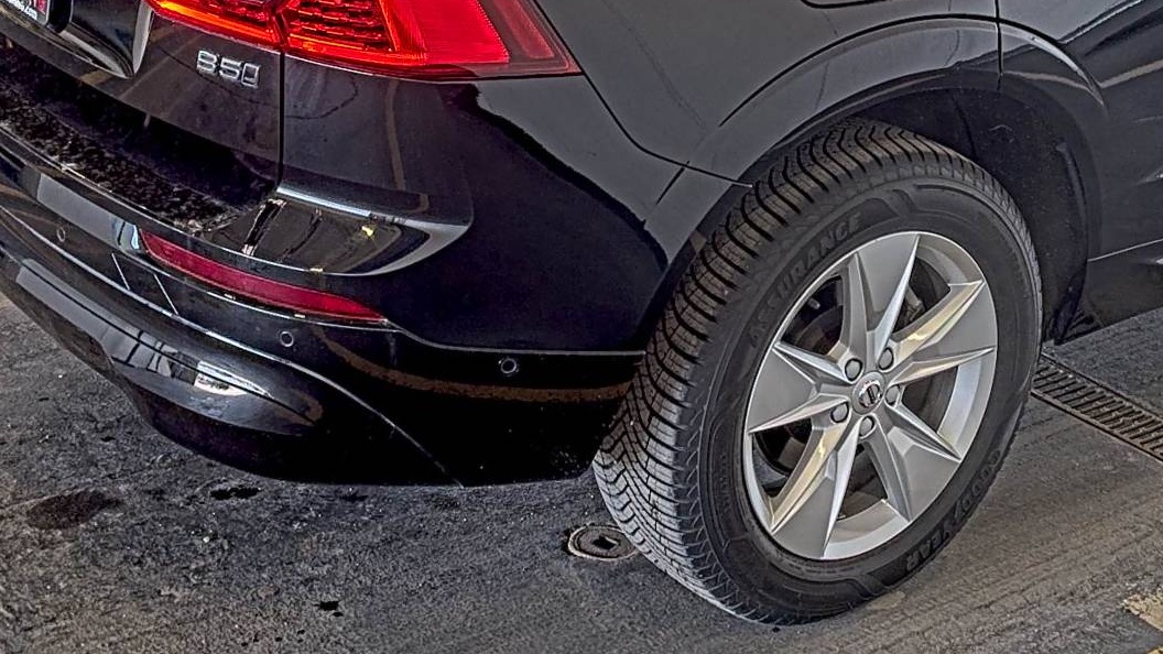 2022 Volvo XC60 B5 Momentum AWD