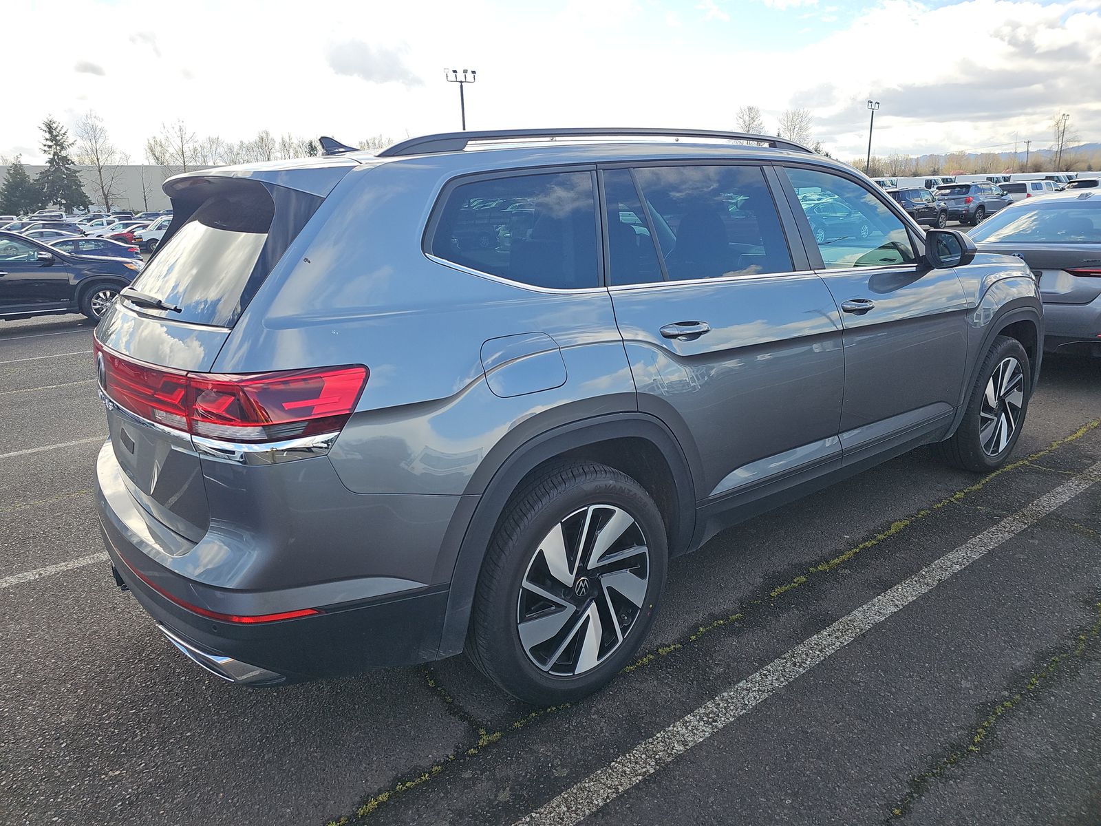 2025 Volkswagen Atlas 2.0T SE FWD