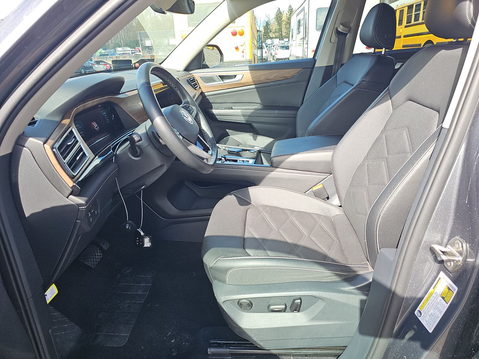 2025 Volkswagen Atlas 2.0T SE FWD