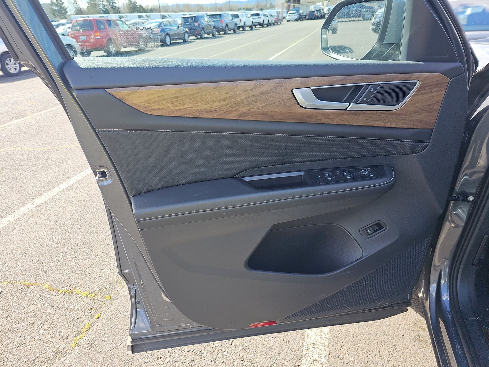 2025 Volkswagen Atlas 2.0T SE FWD