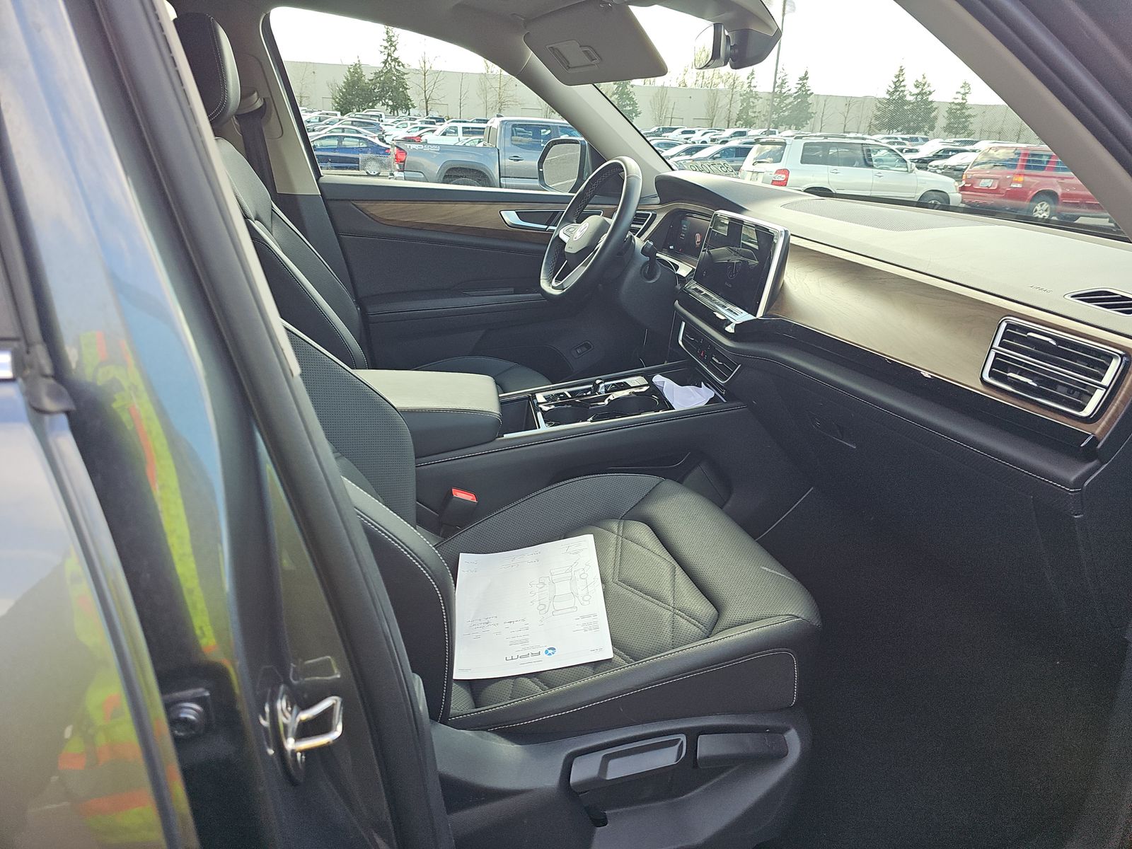 2025 Volkswagen Atlas 2.0T SE FWD