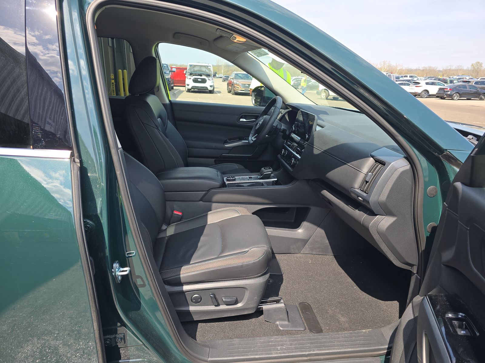 2025 Nissan Pathfinder SL AWD