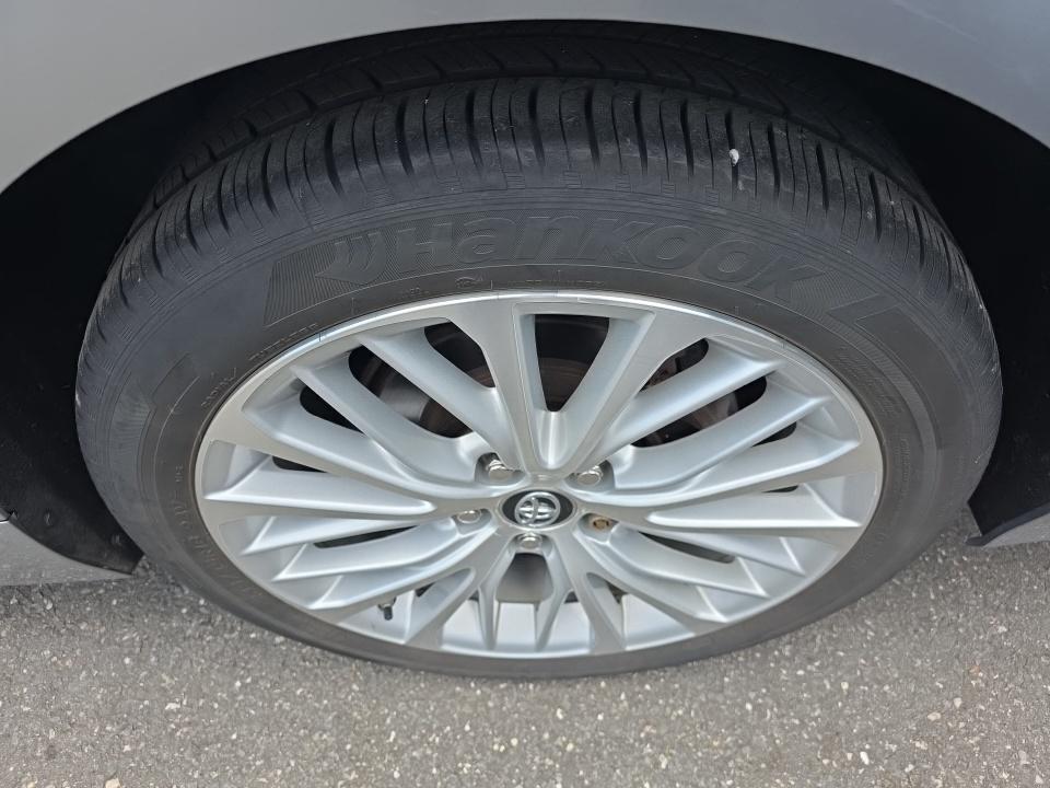 2019 Toyota Camry XLE FWD