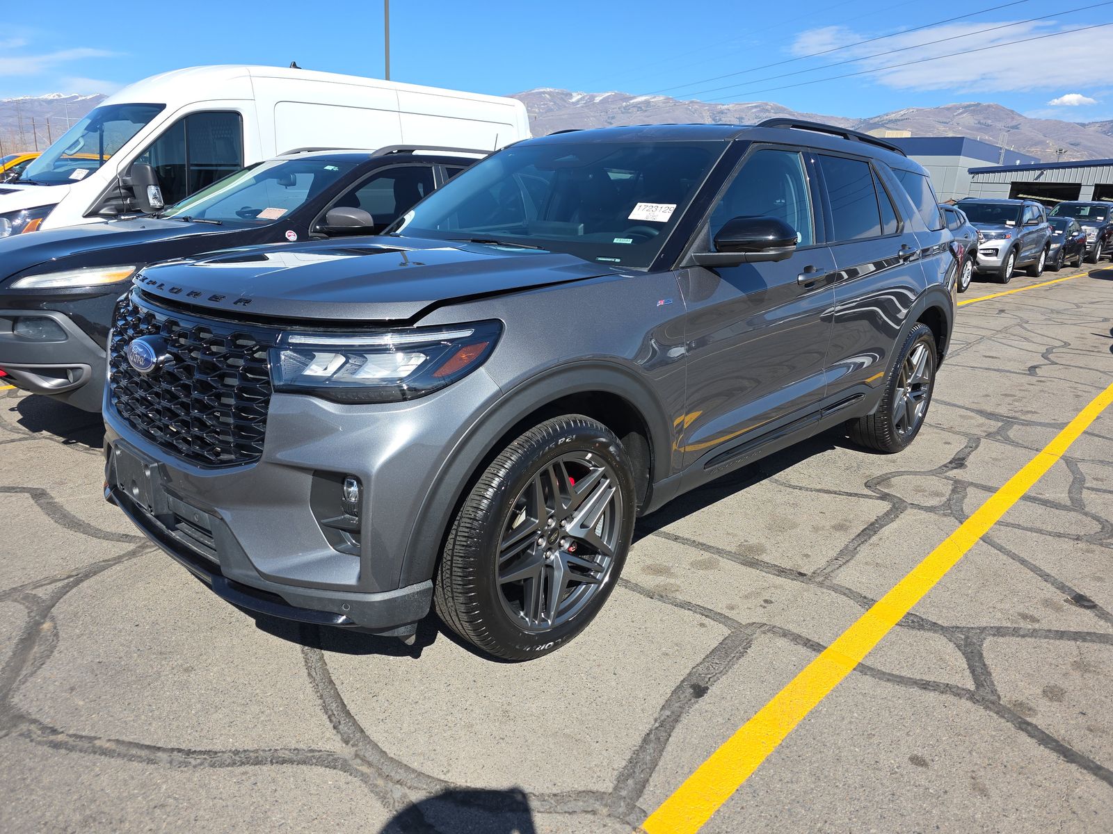 2025 Ford Explorer ST-Line AWD