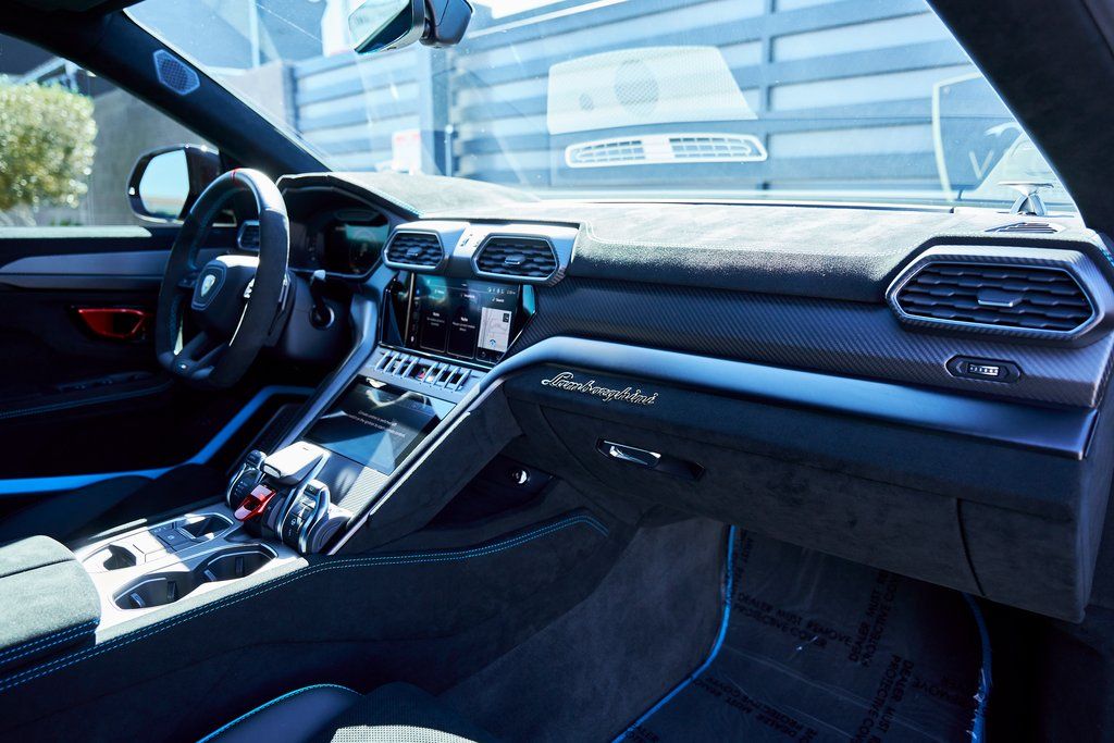 2024 Lamborghini Urus Performante AWD