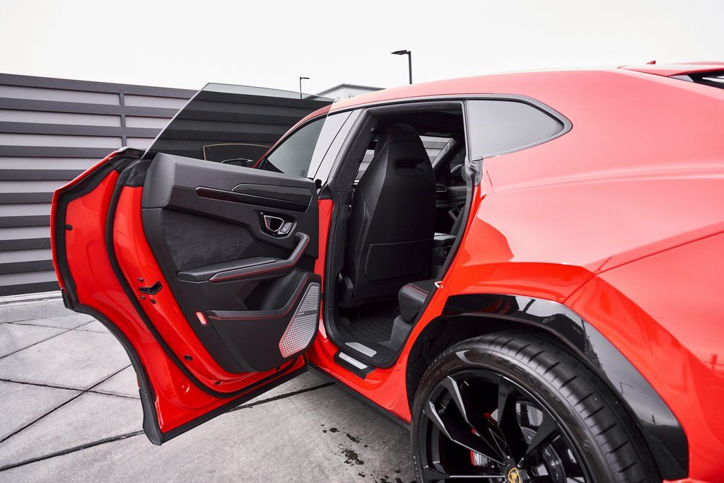 2021 Lamborghini Urus Base AWD