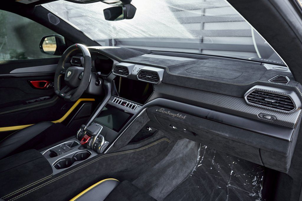 2024 Lamborghini Urus Performante AWD