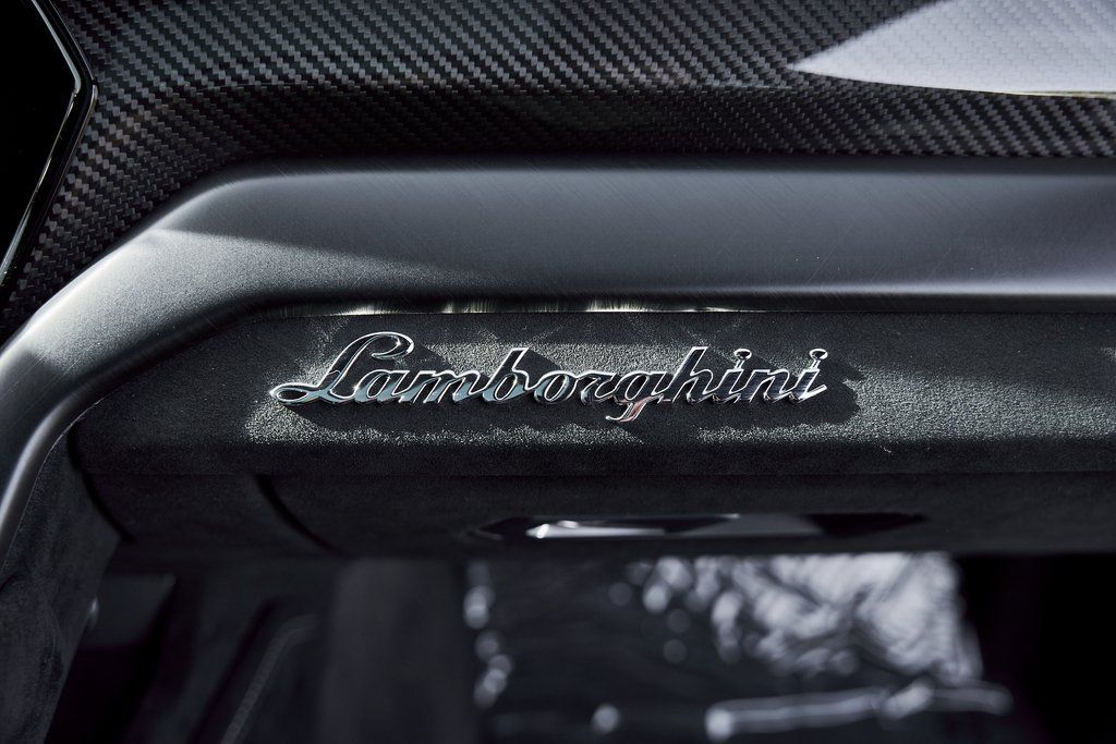 2024 Lamborghini Urus Performante AWD