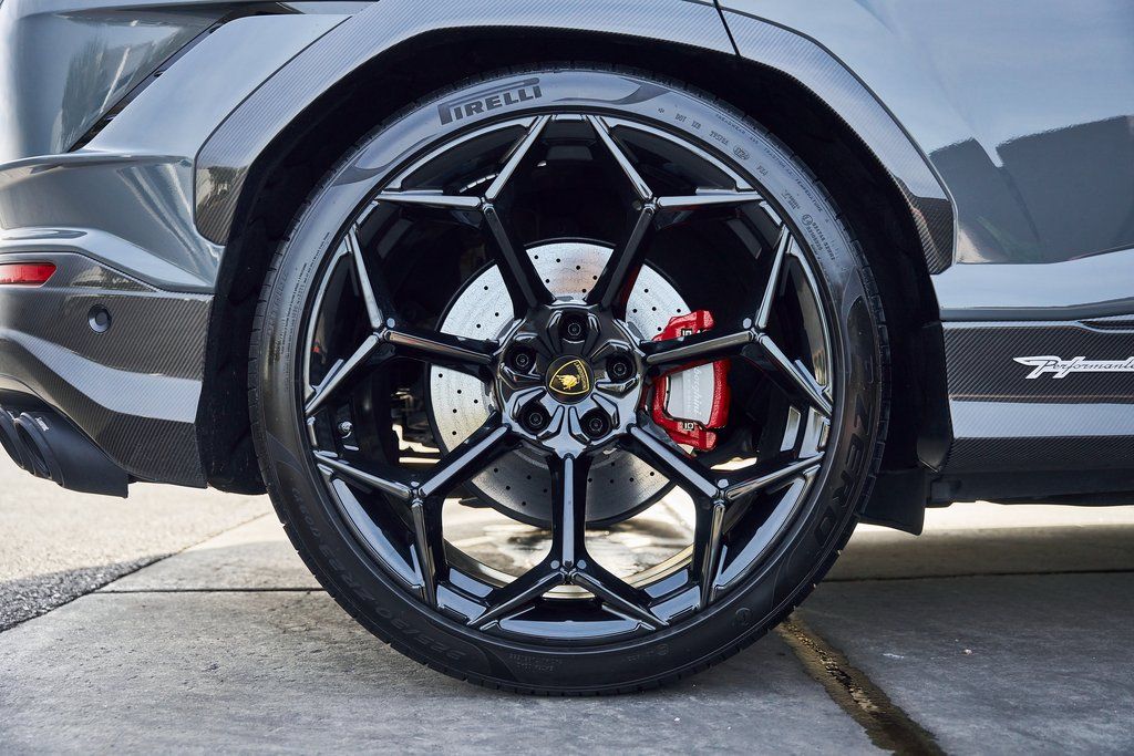 2024 Lamborghini Urus Performante AWD