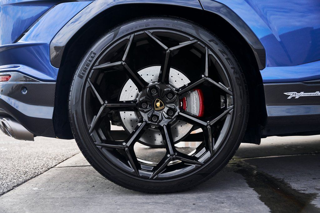 2024 Lamborghini Urus Performante AWD