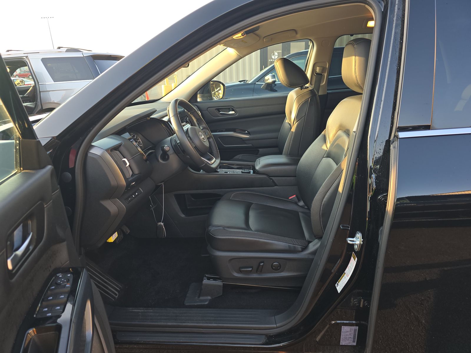 2025 Nissan Pathfinder SL AWD