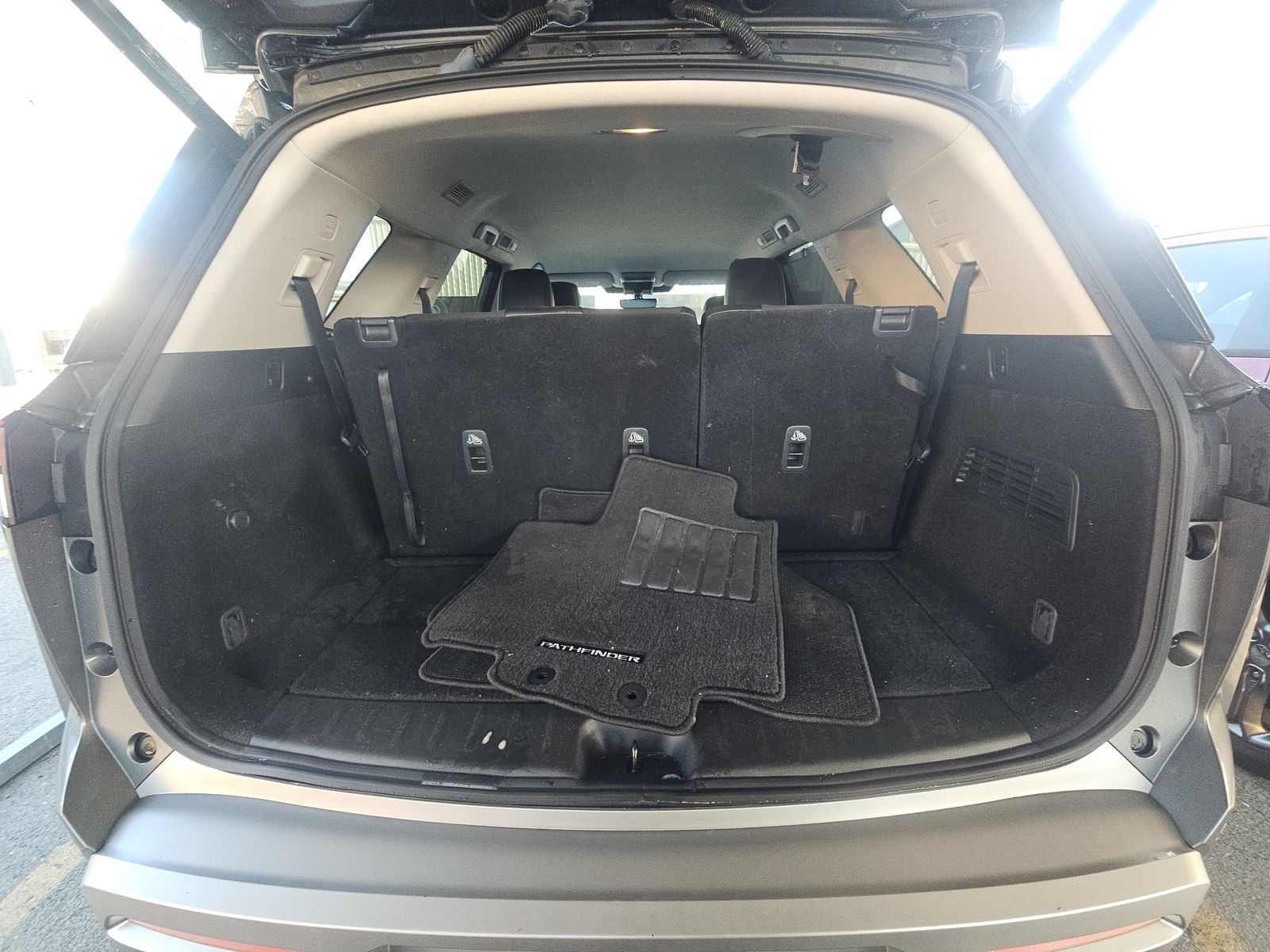 2023 Nissan Pathfinder SL FWD