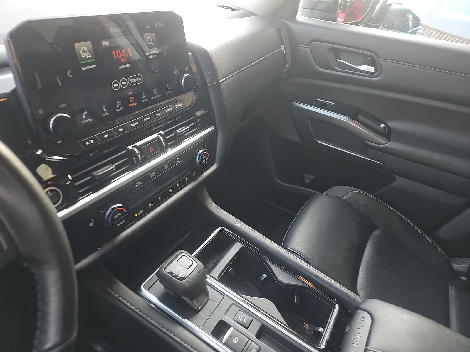 2023 Nissan Pathfinder SL FWD