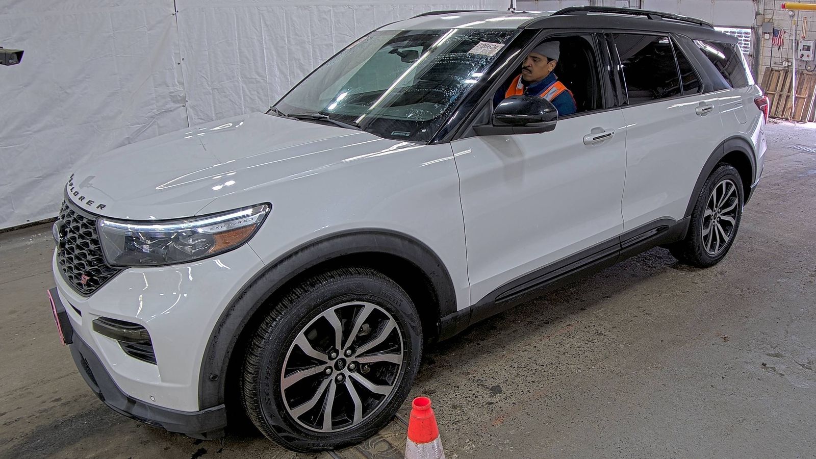 FORD EXPLORER - 1