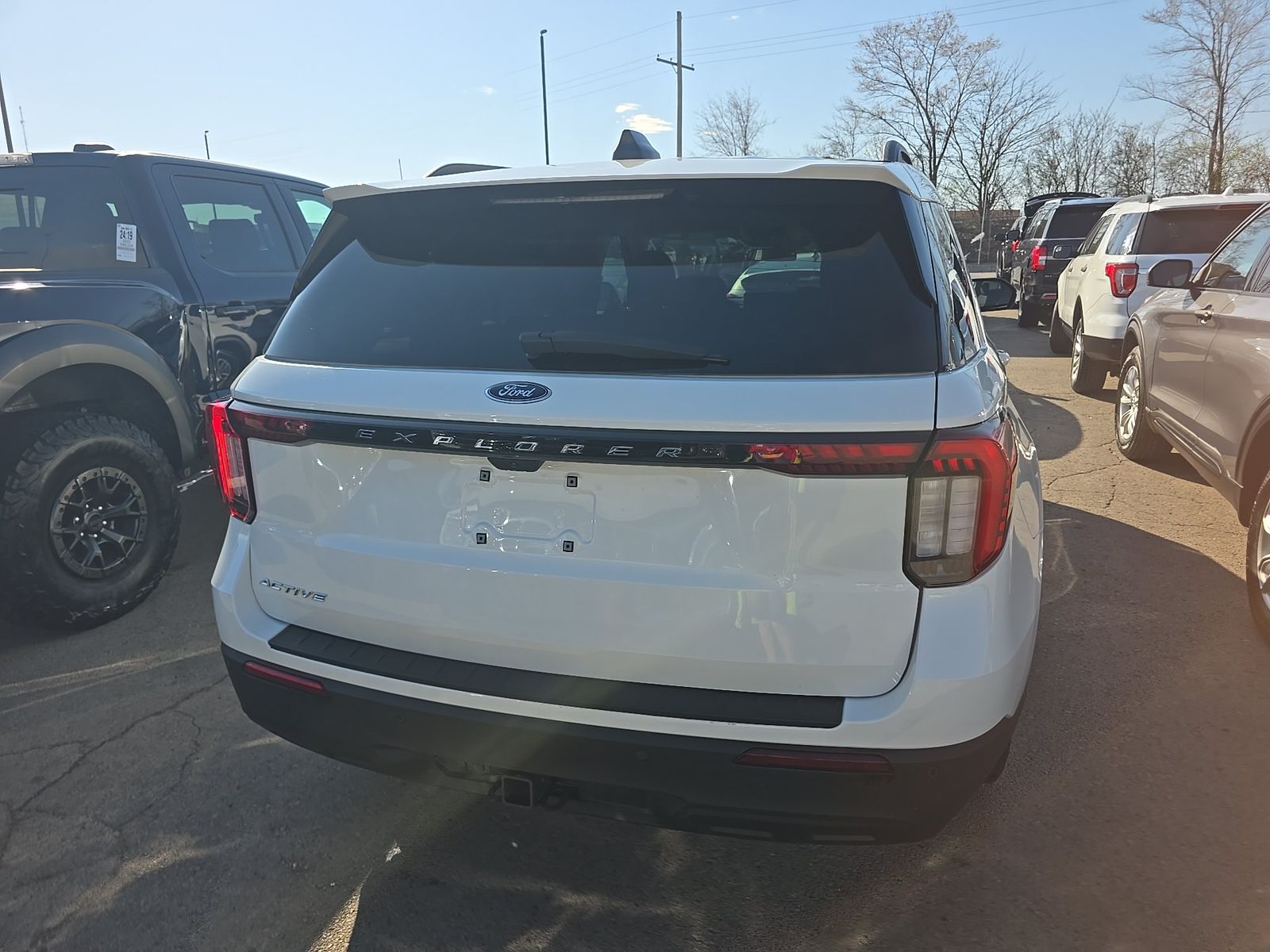 2025 Ford Explorer Active RWD