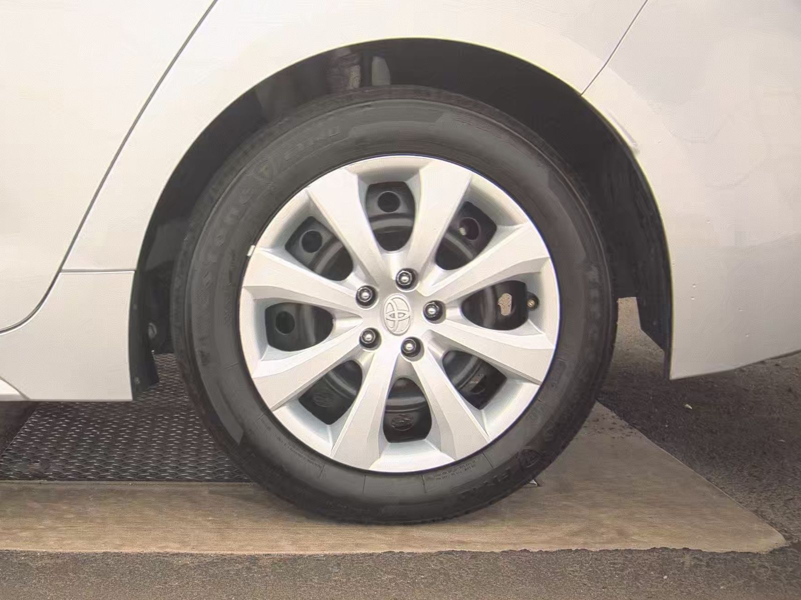 2024 Toyota Corolla LE FWD