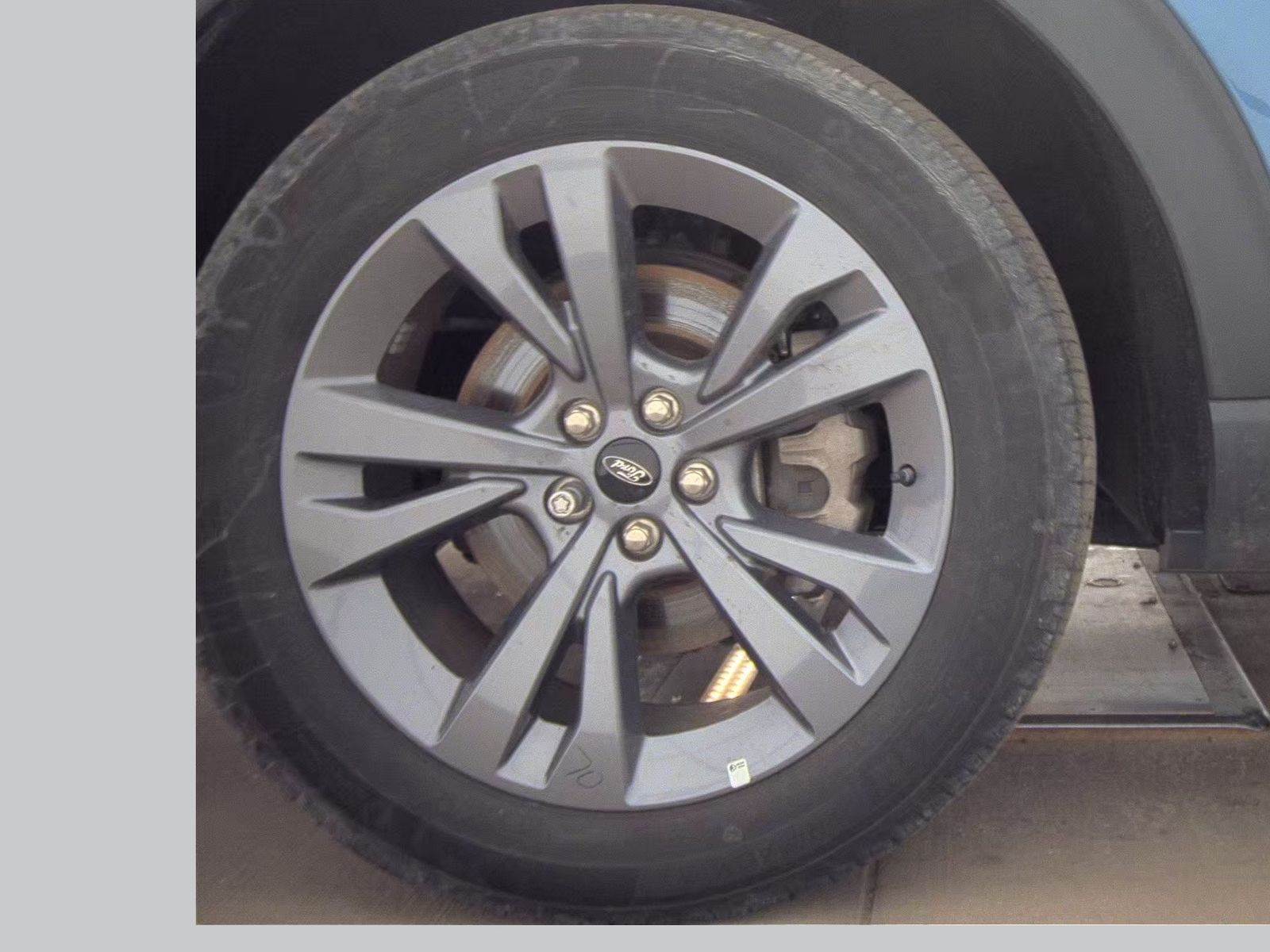 FORD EXPLORER - 9