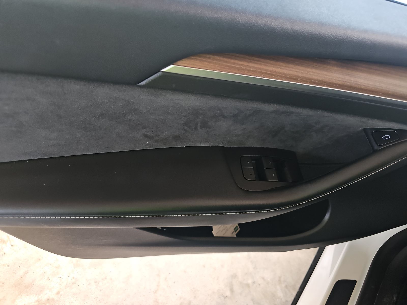 TESLA MODEL Y - 10