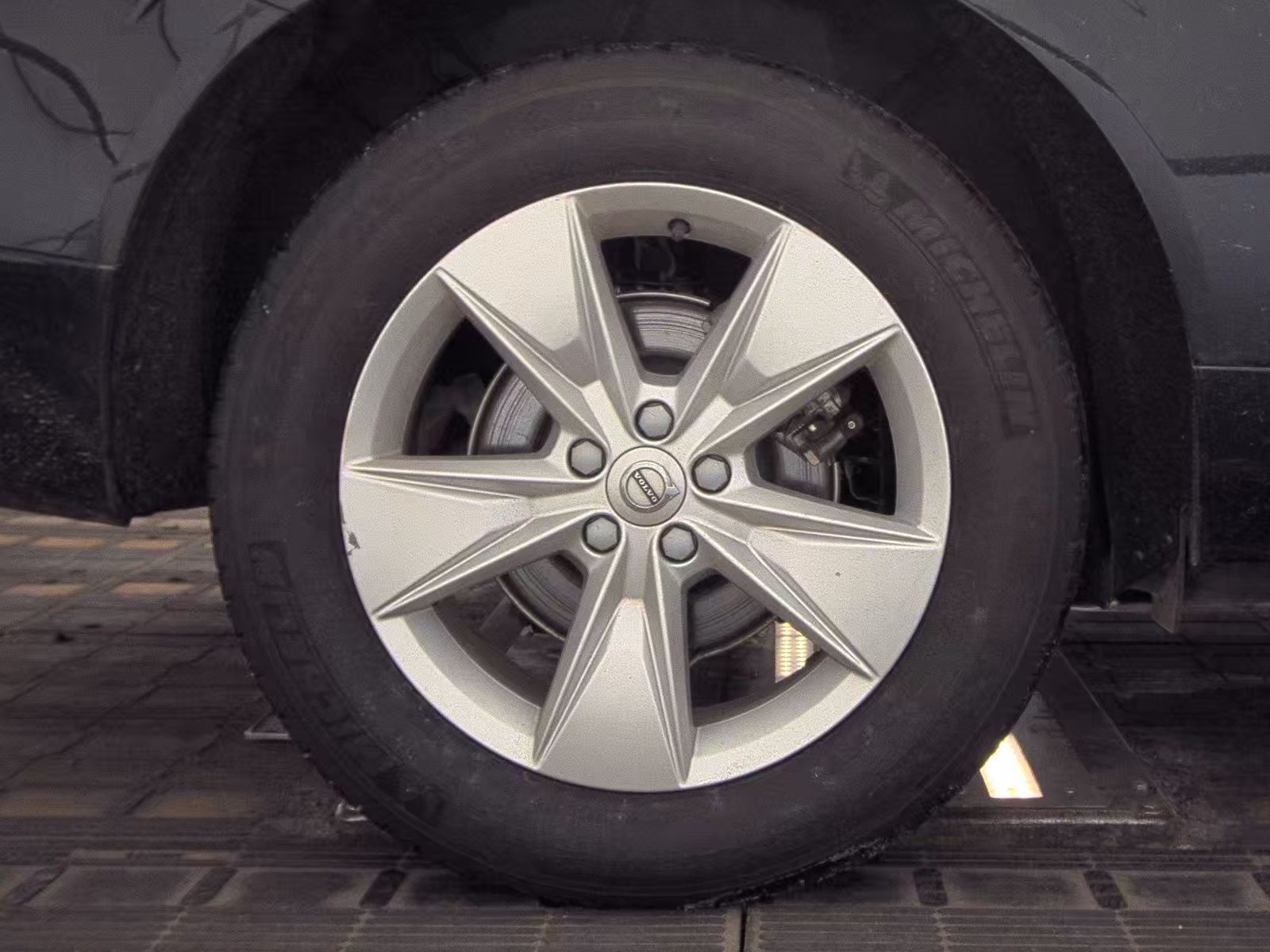 2022 Volvo XC60 B5 Momentum AWD