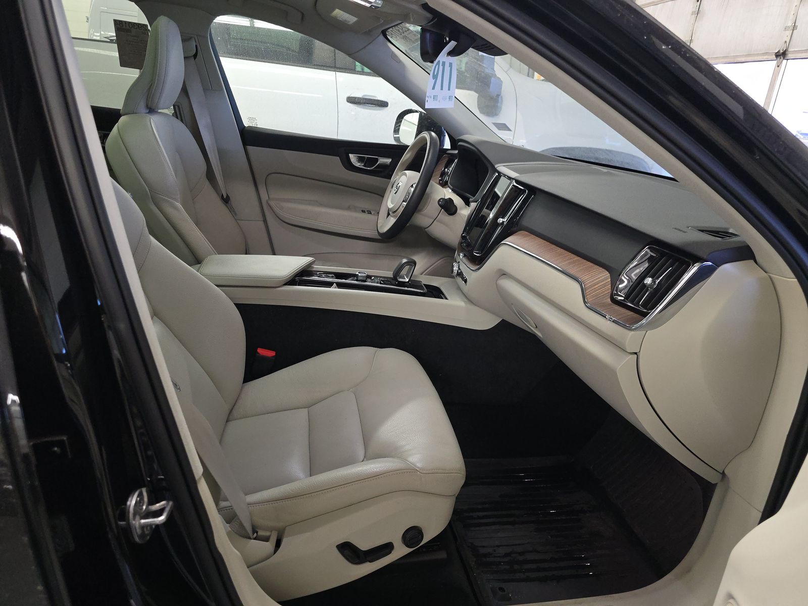 2022 Volvo XC60 B5 Momentum AWD