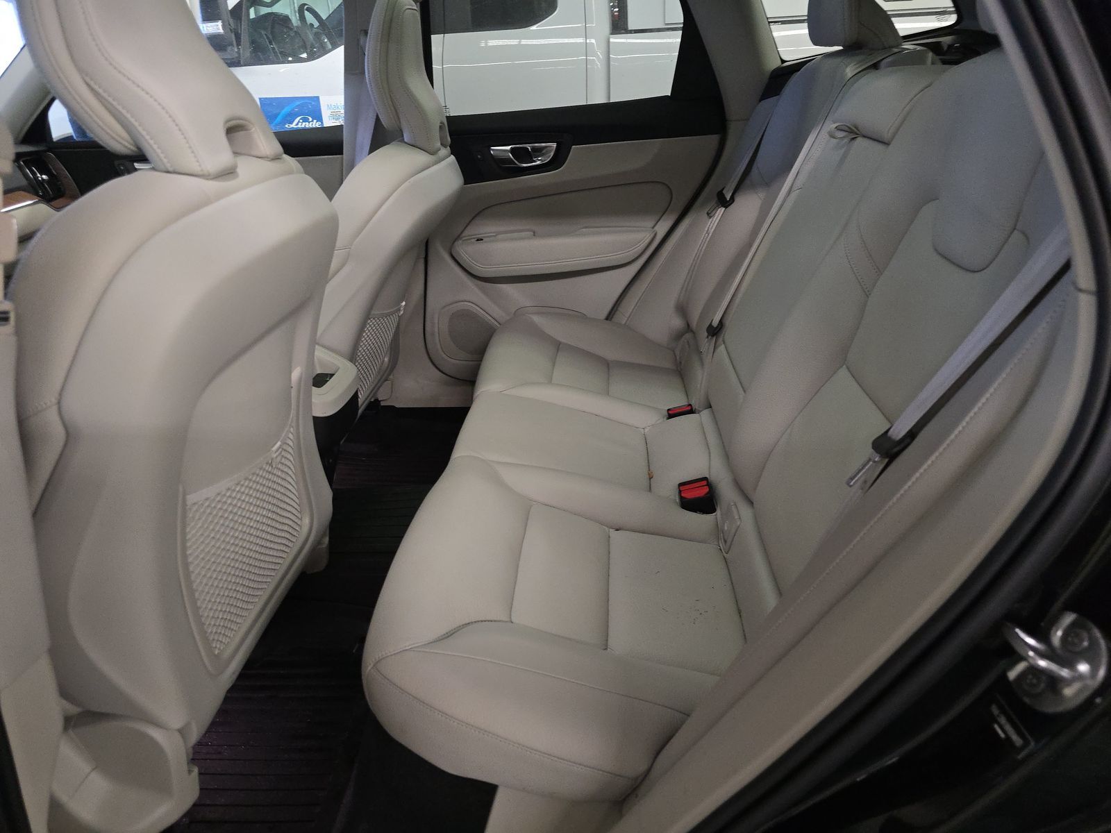 2022 Volvo XC60 B5 Momentum AWD