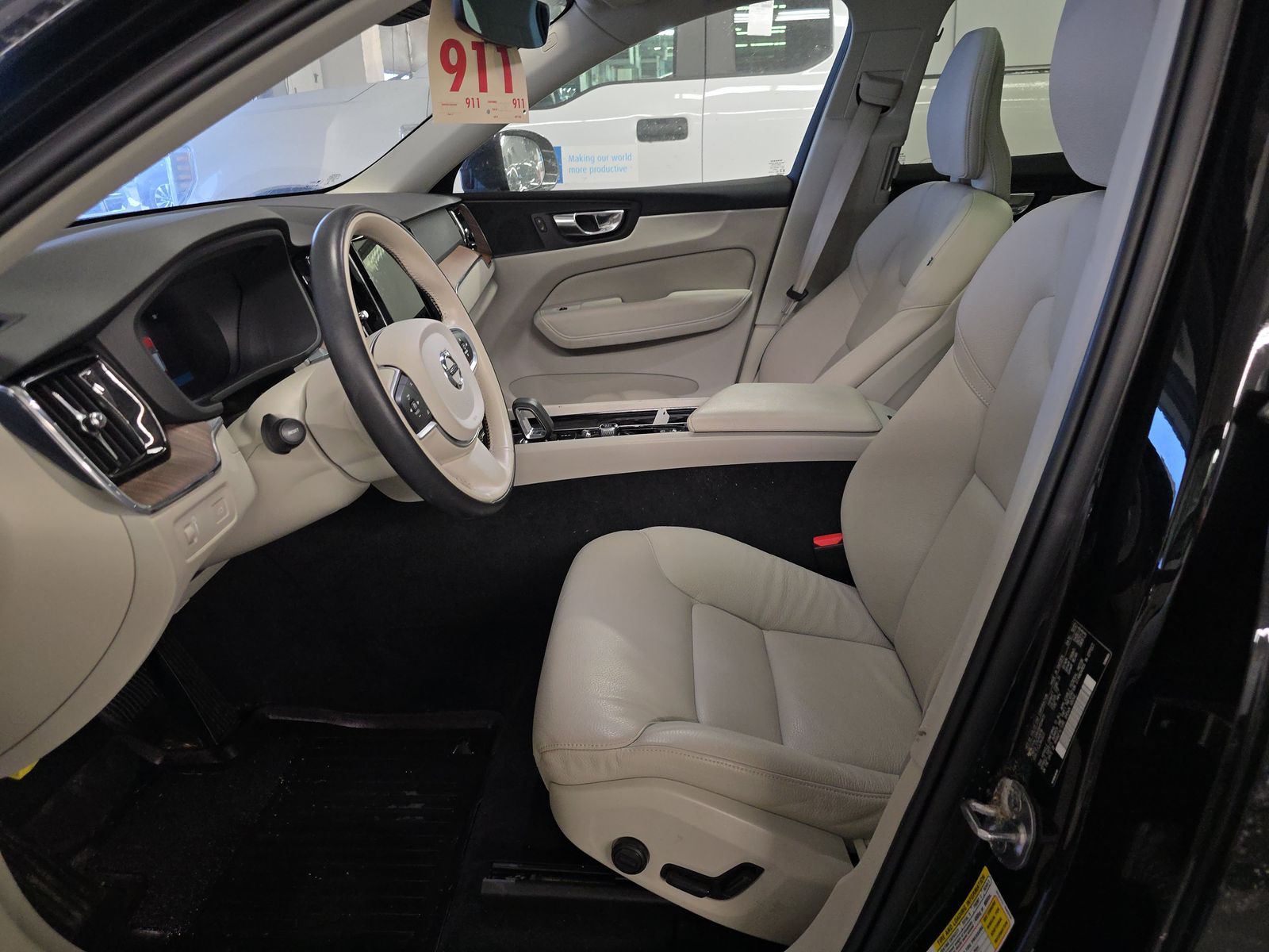 2022 Volvo XC60 B5 Momentum AWD