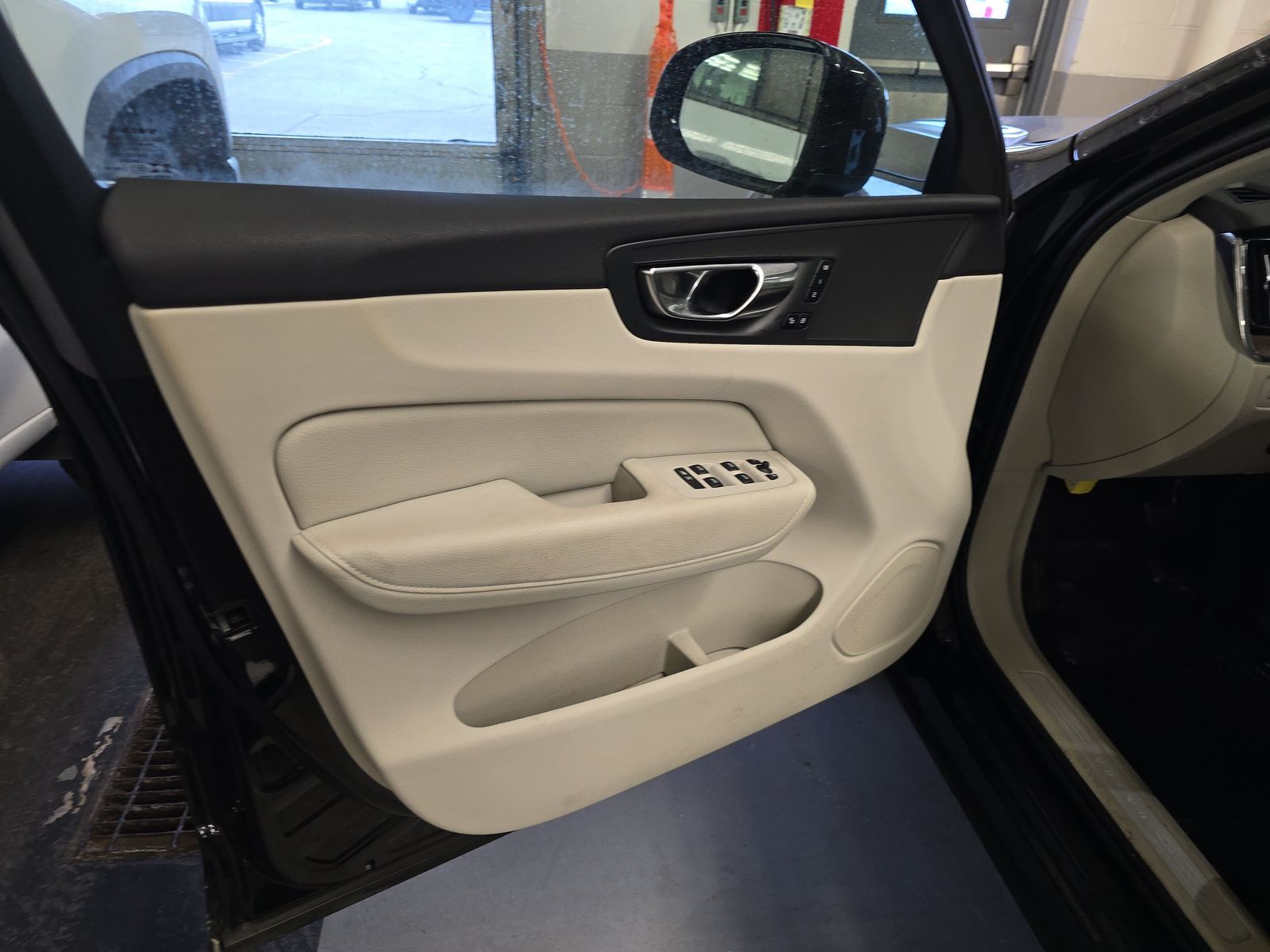 2022 Volvo XC60 B5 Momentum AWD