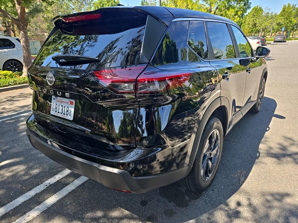 2026 Nissan Rogue SV FWD