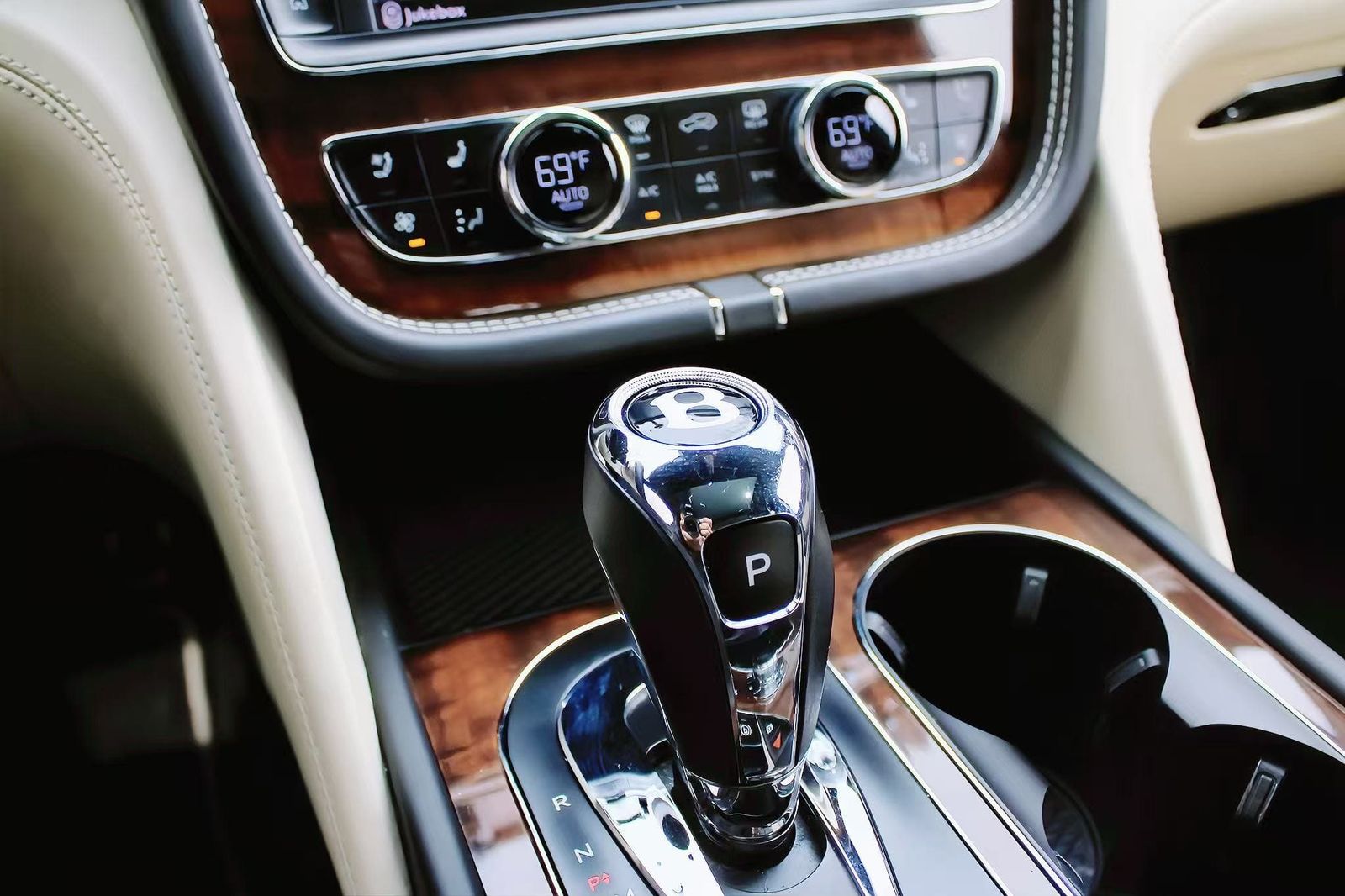 2018 Bentley Bentayga W12 Signature AWD