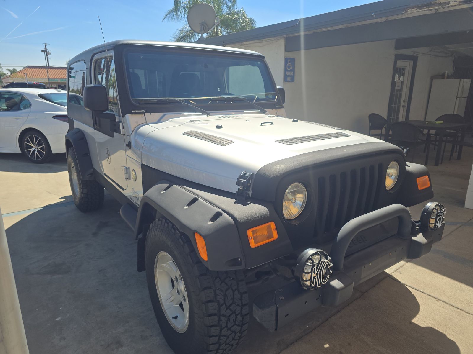 JEEP UNLIMITED LWB - 4