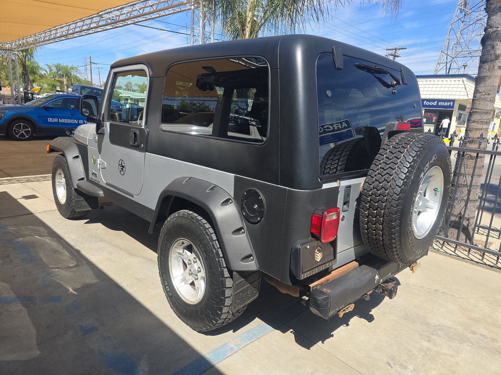 JEEP UNLIMITED LWB - 7