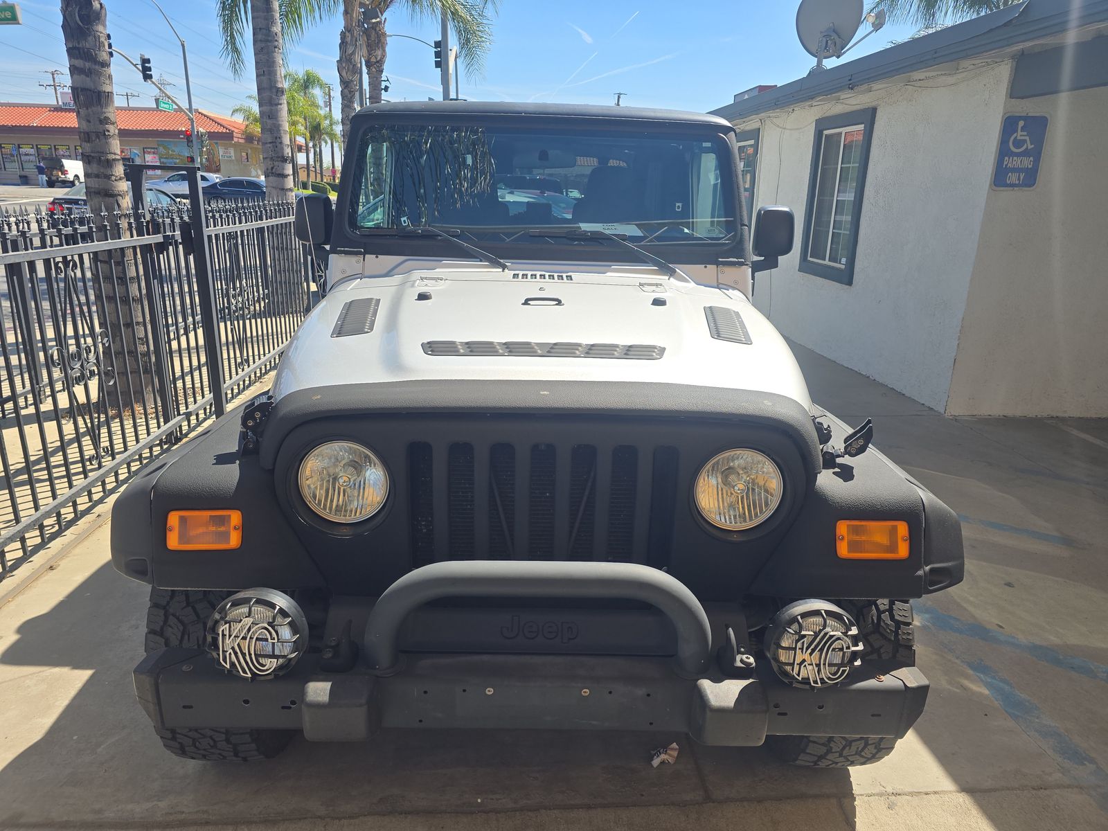 JEEP UNLIMITED LWB - 3