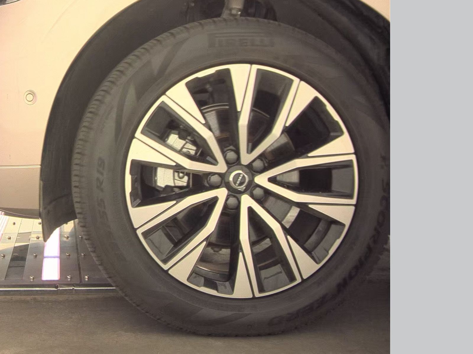 2025 Volvo XC60 B5 Plus AWD