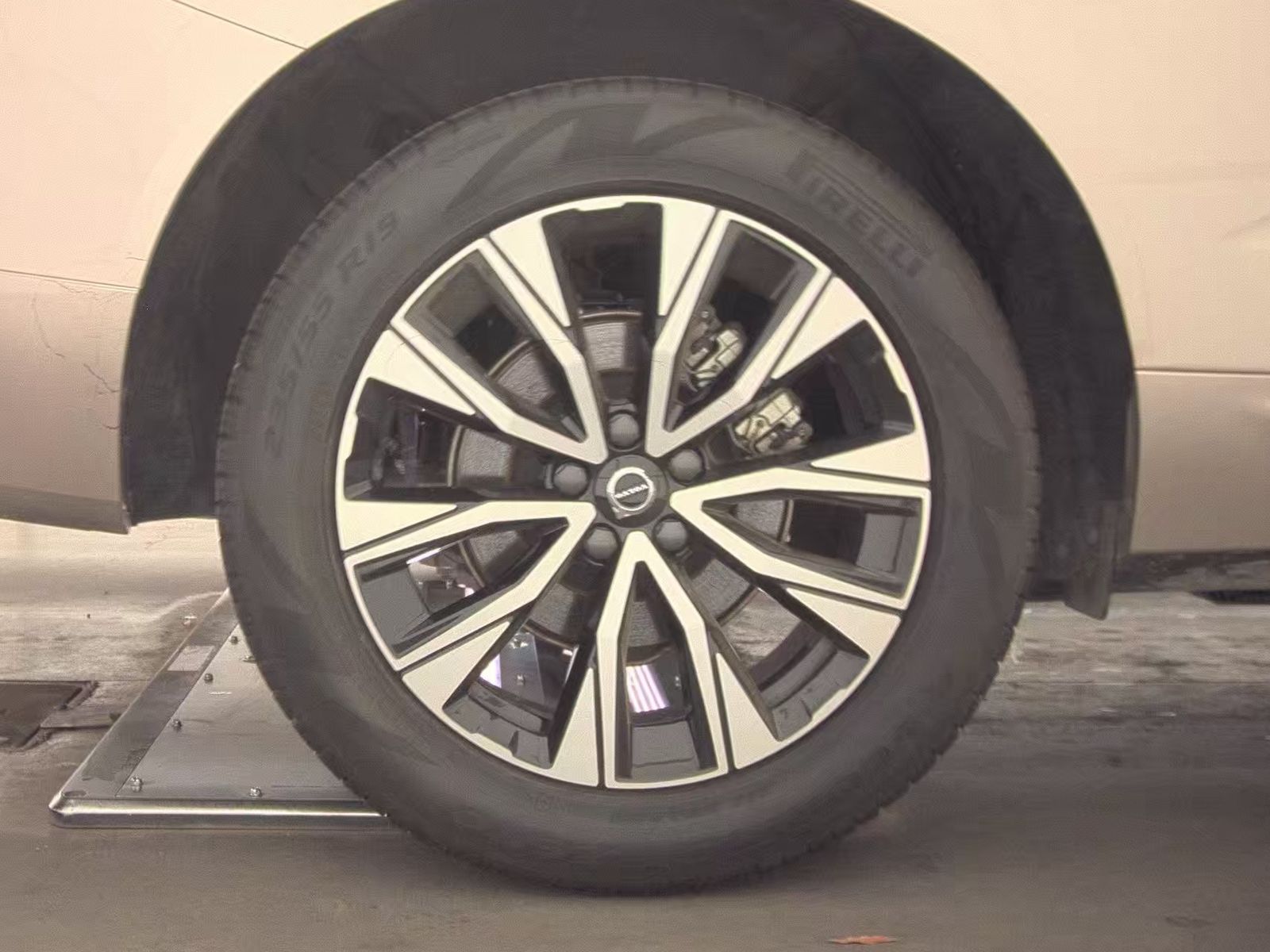 2025 Volvo XC60 B5 Plus AWD