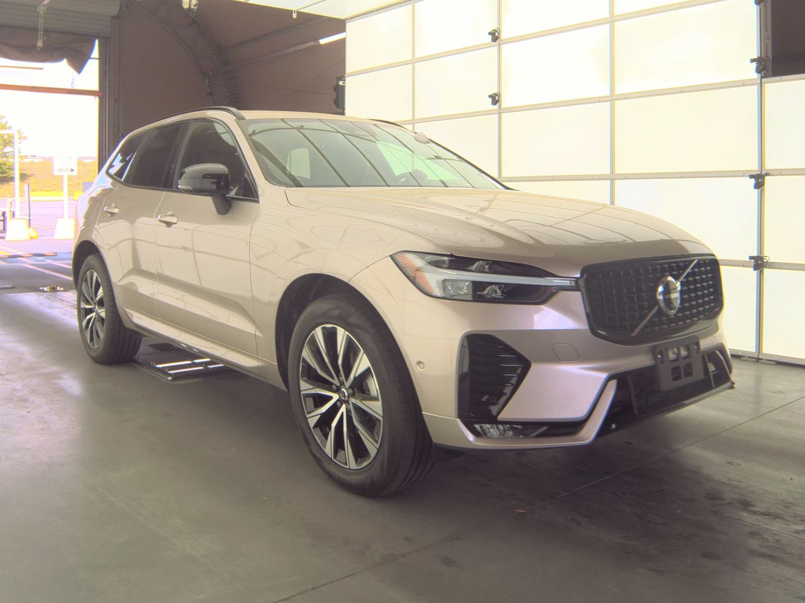 2025 Volvo XC60 B5 Plus AWD