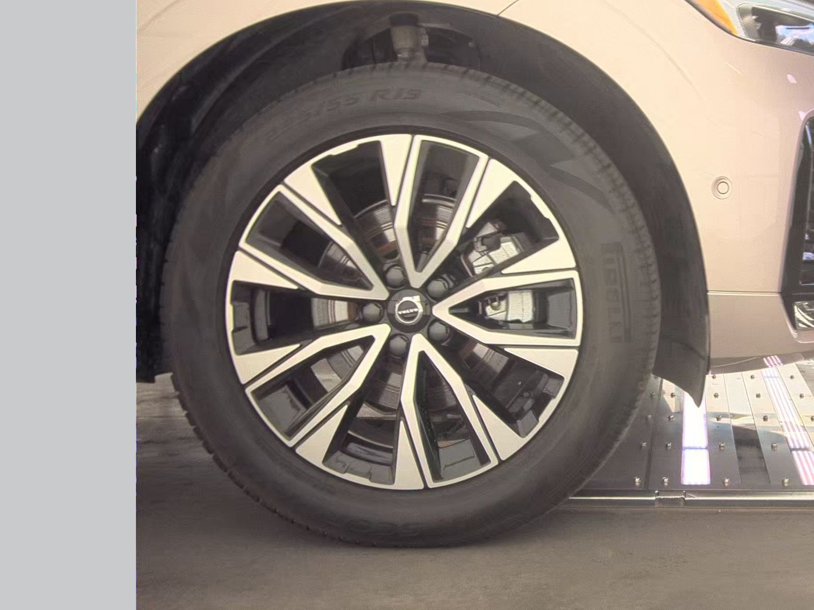 2025 Volvo XC60 B5 Plus AWD