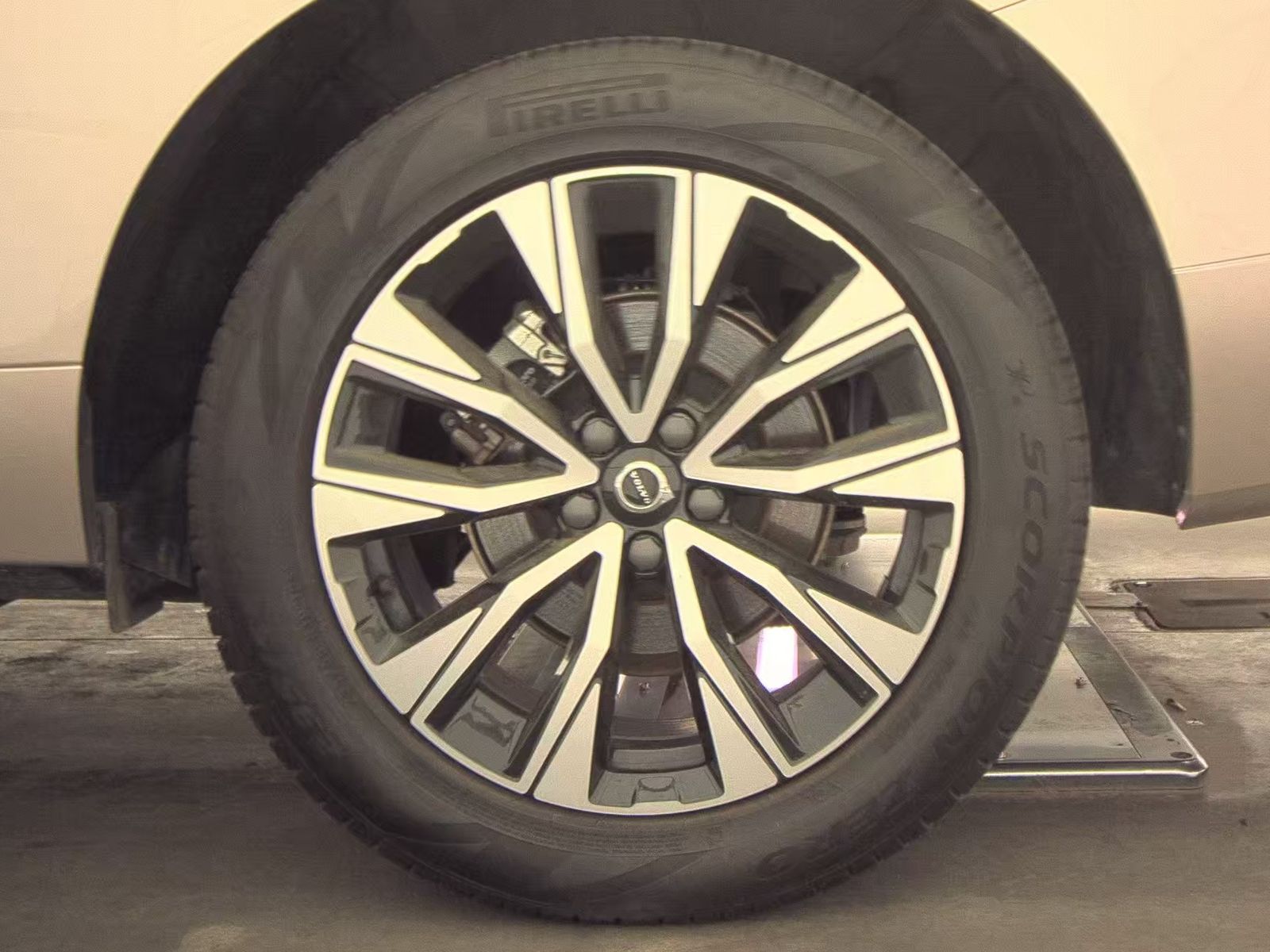 2025 Volvo XC60 B5 Plus AWD