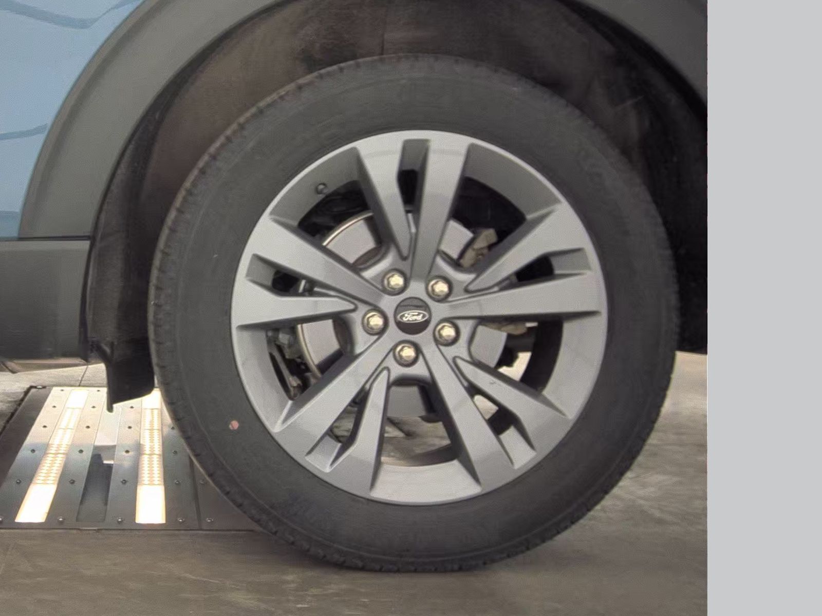 2025 Ford Explorer Active AWD