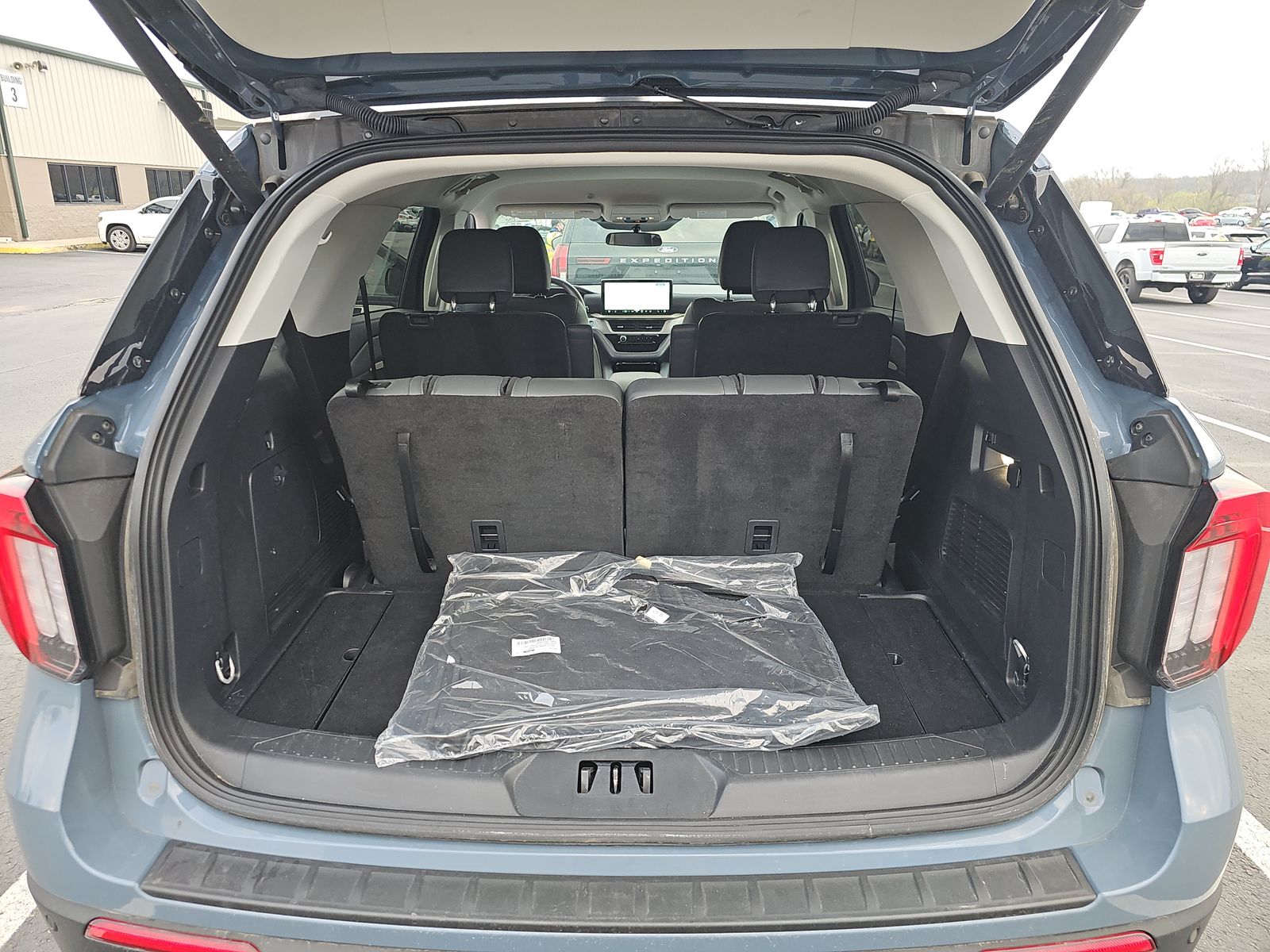 2025 Ford Explorer Active AWD