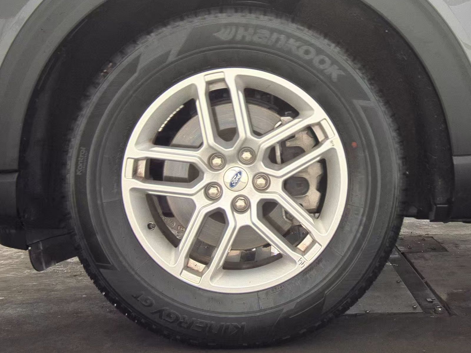 2025 Ford Explorer Active RWD