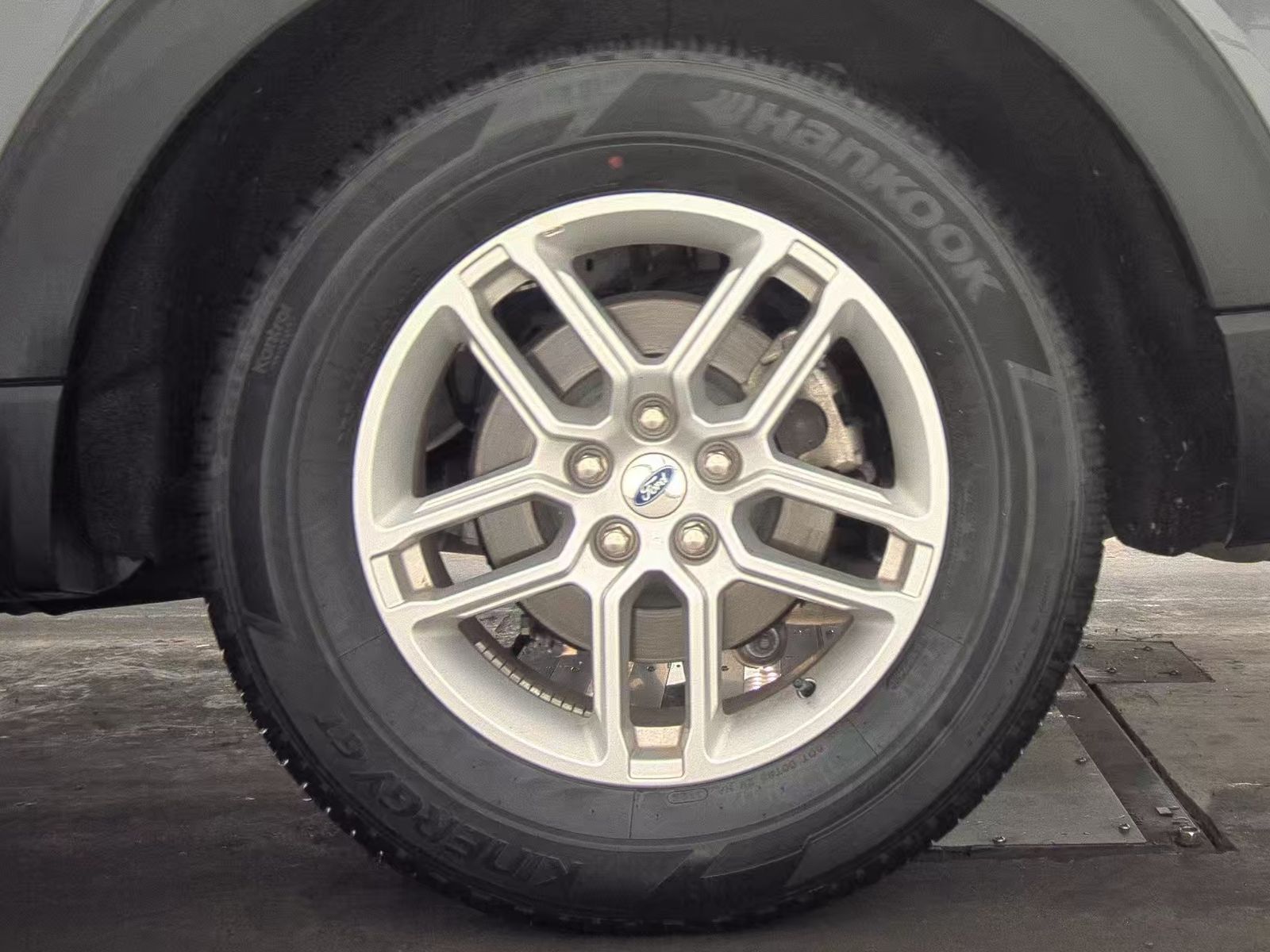 2025 Ford Explorer Active RWD